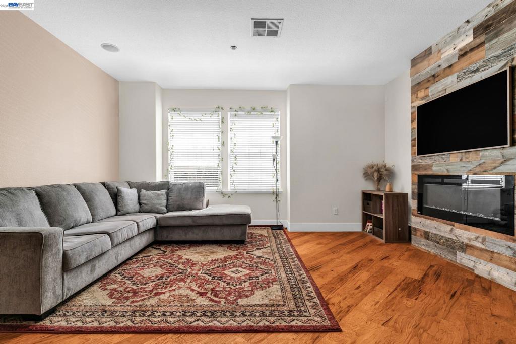 6003 Old Quarry Loop Property Photo 3