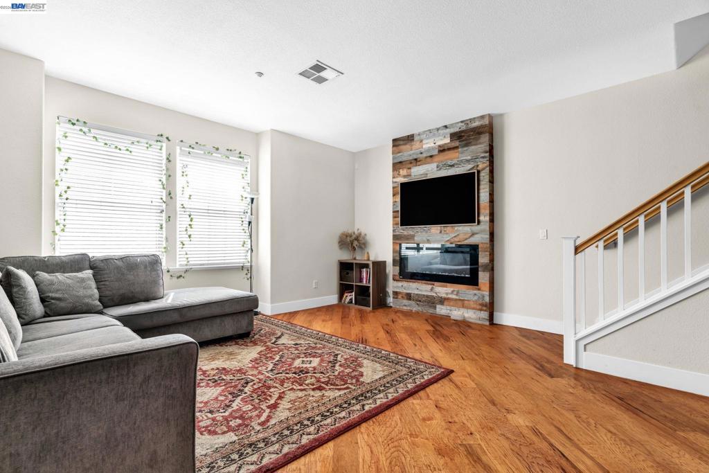 6003 Old Quarry Loop Property Photo 4