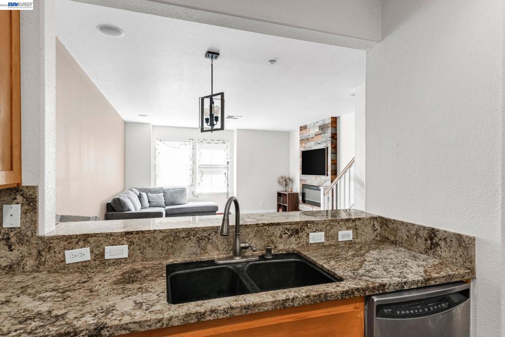6003 Old Quarry Loop Property Photo 11