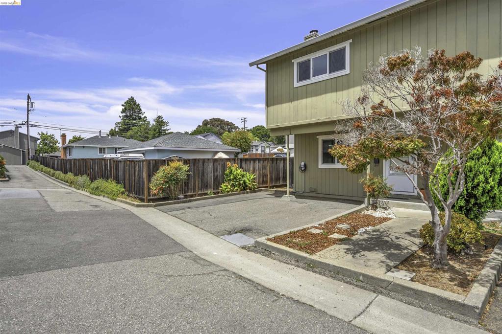 20278 Forest Ave 4 Property Photo 2