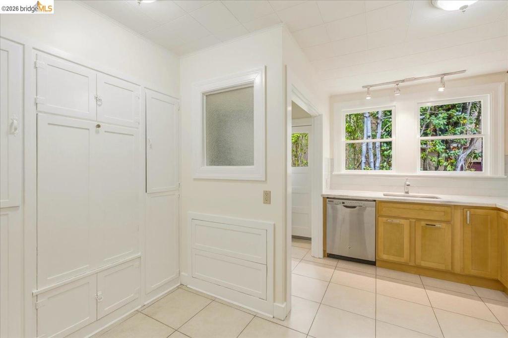 2403 Cedar St Property Photo 25