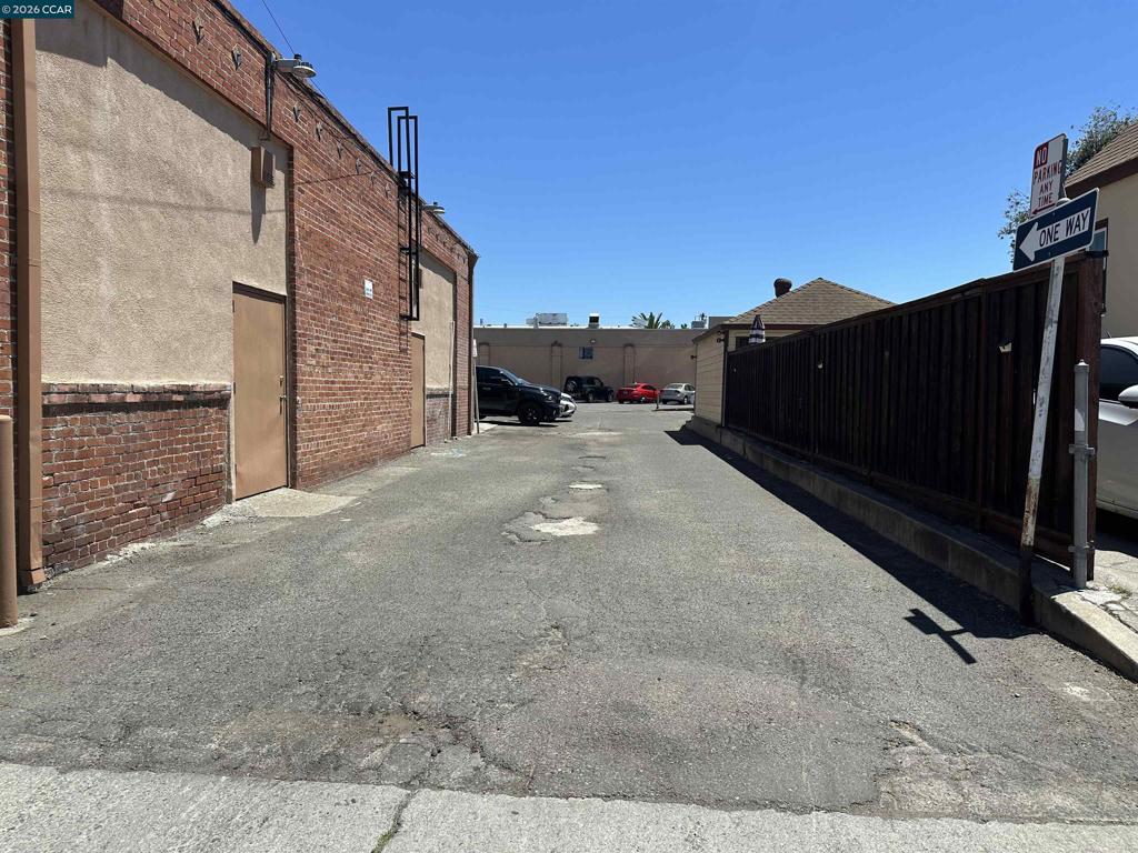 635 E 14th St Property Photo 16