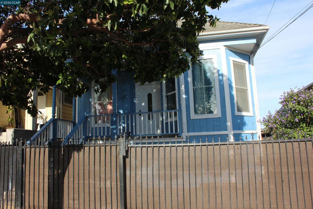 540 3rd St Property Photo 2