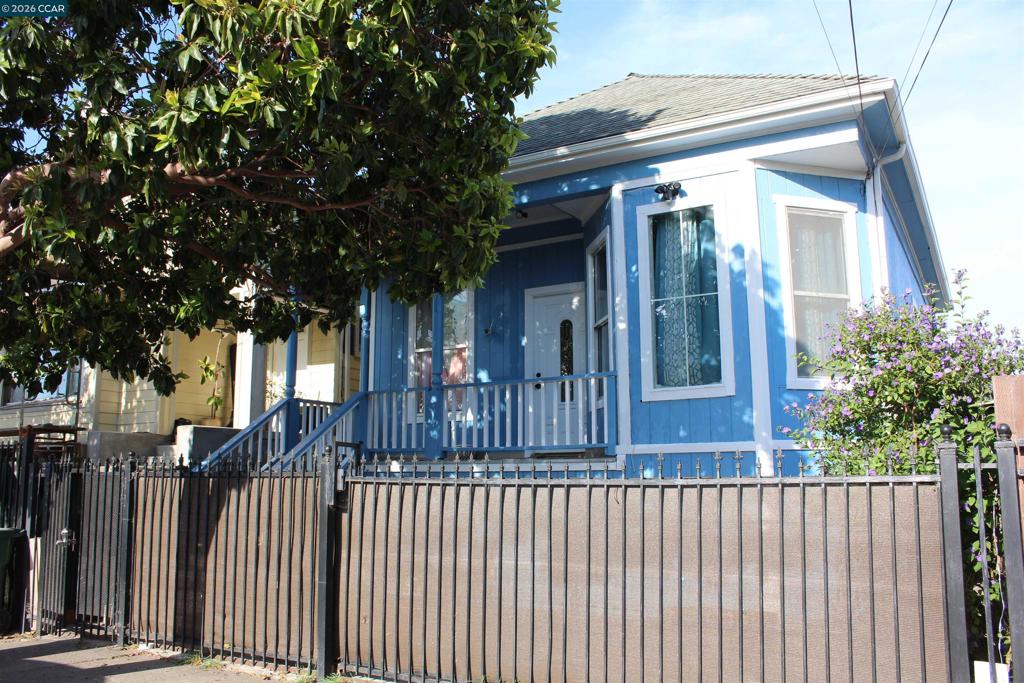 540 3rd St Property Photo 3