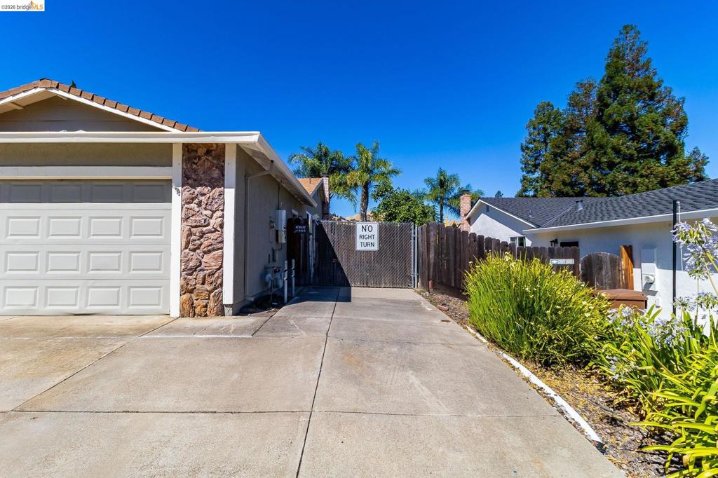 2113 Cordoba Way Property Photo 13