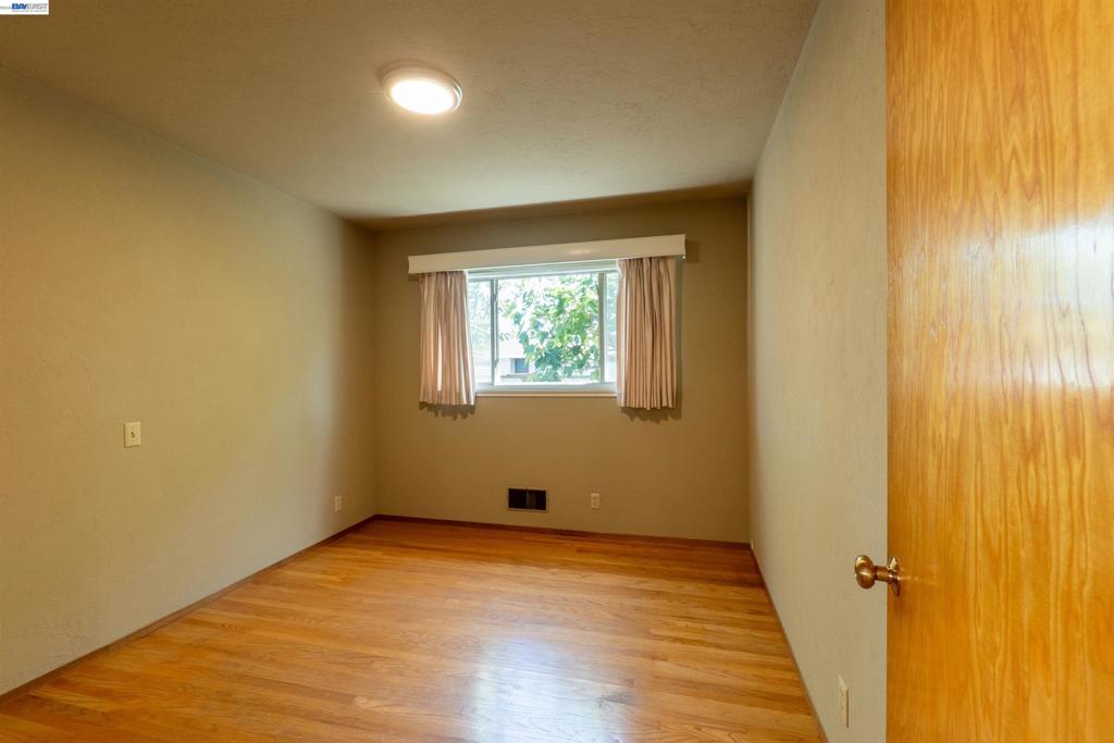 404 Bradrick Dr Property Photo 19