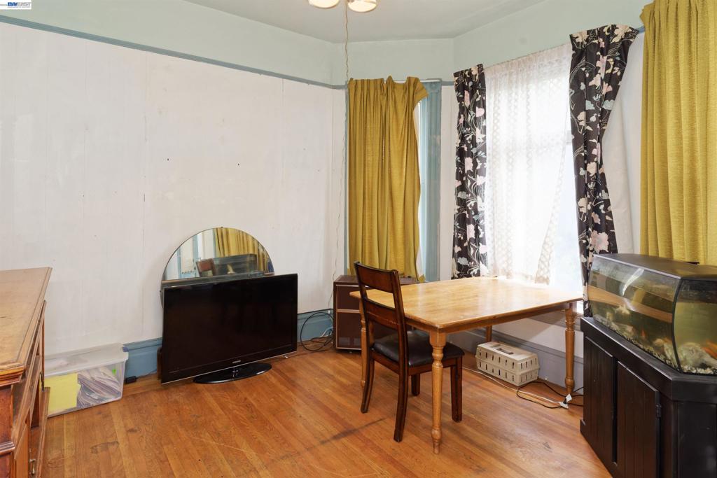 1538 16th Ave Property Photo 5