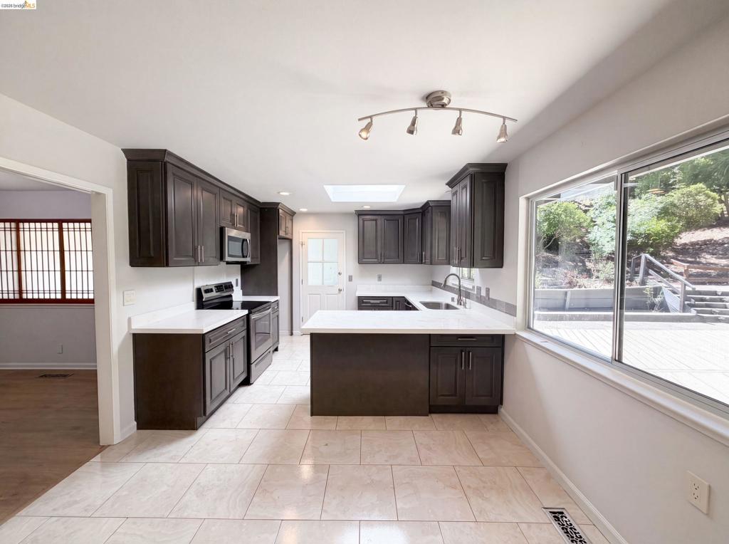 612 Tahos Rd Property Photo 2