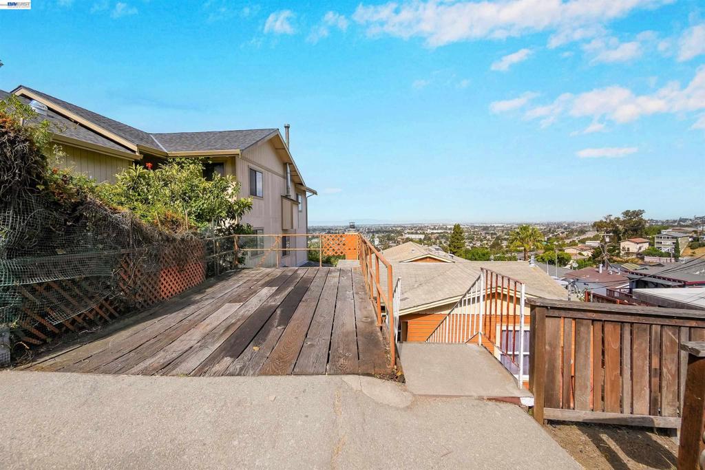 16805 President Dr Property Photo 8