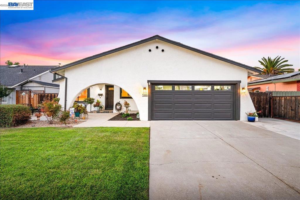 586 Colusa Way Property Photo 1