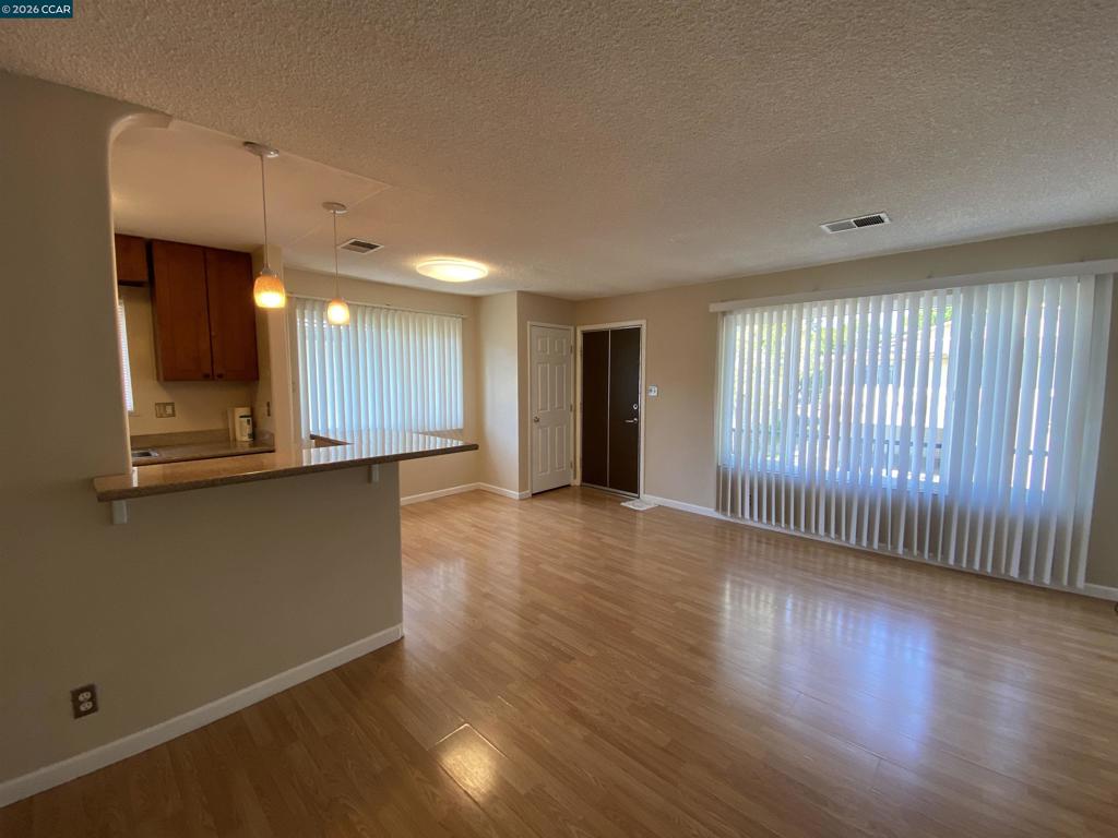 2118 Peppertree Way Property Photo 1