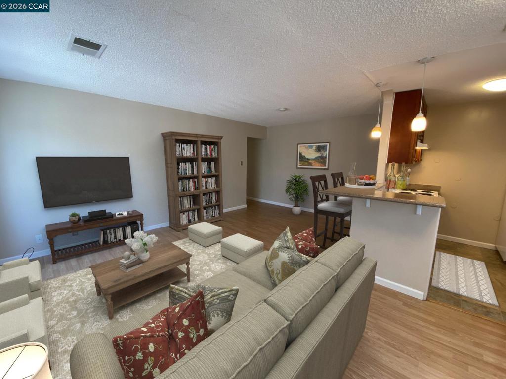 2118 Peppertree Way Property Photo 2