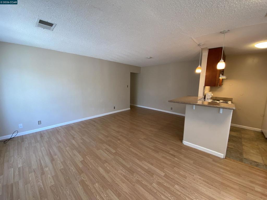 2118 Peppertree Way Property Photo 3