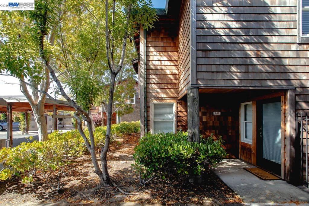 641 Centre Ct Property Photo 2