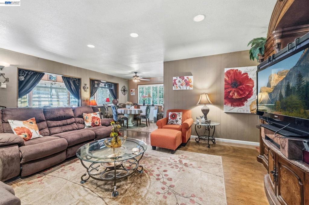 24217 Appaloosa Way Property Photo 6