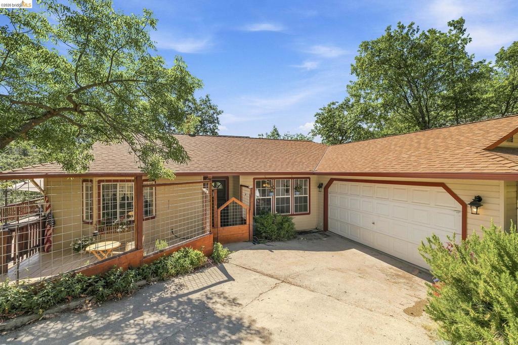 23985 Hitching Post Rd Property Photo 1