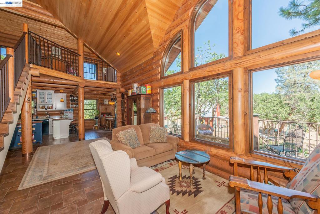 600 Top Of The Grade Property Photo 3