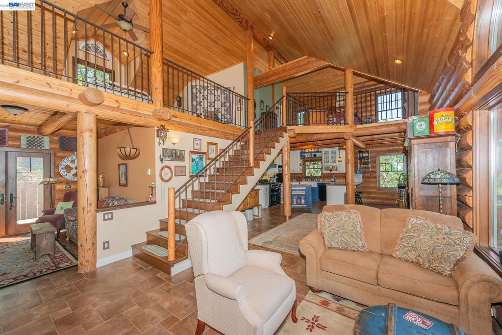 600 Top Of The Grade Property Photo 8