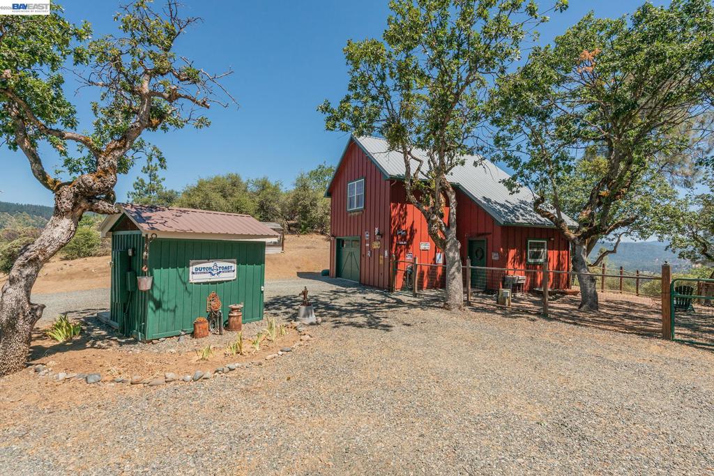 600 Top Of The Grade Property Photo 24