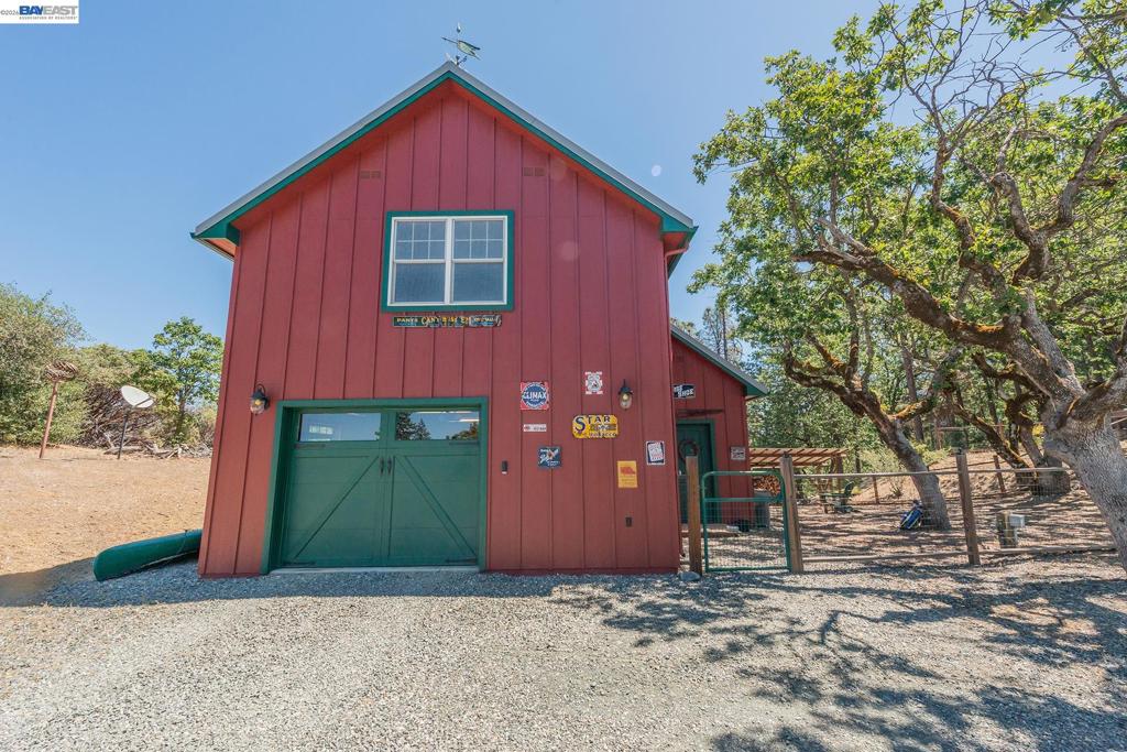 600 Top Of The Grade Property Photo 46