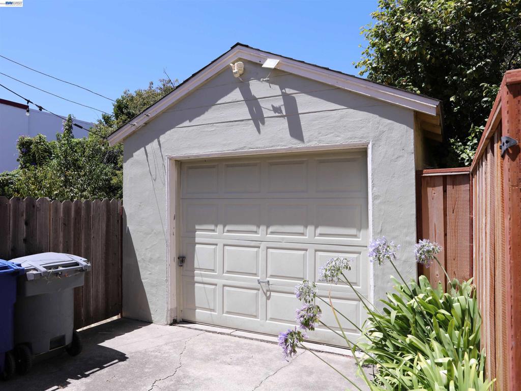 670 Estudillo Ave Property Photo 2