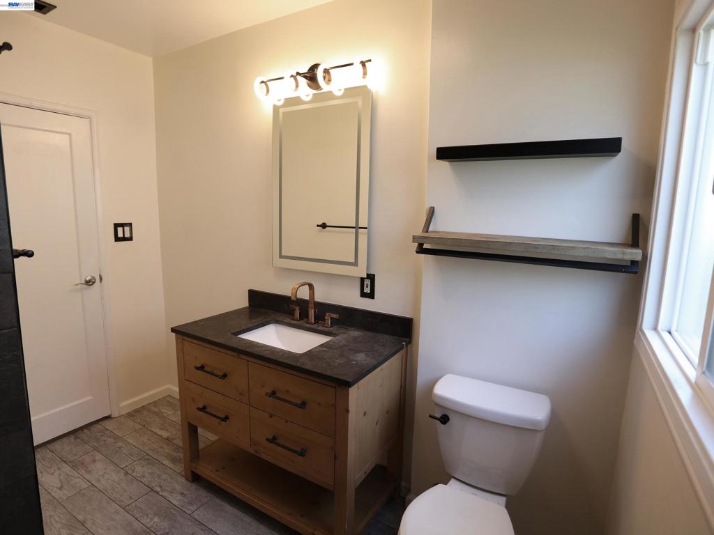 670 Estudillo Ave Property Photo 6