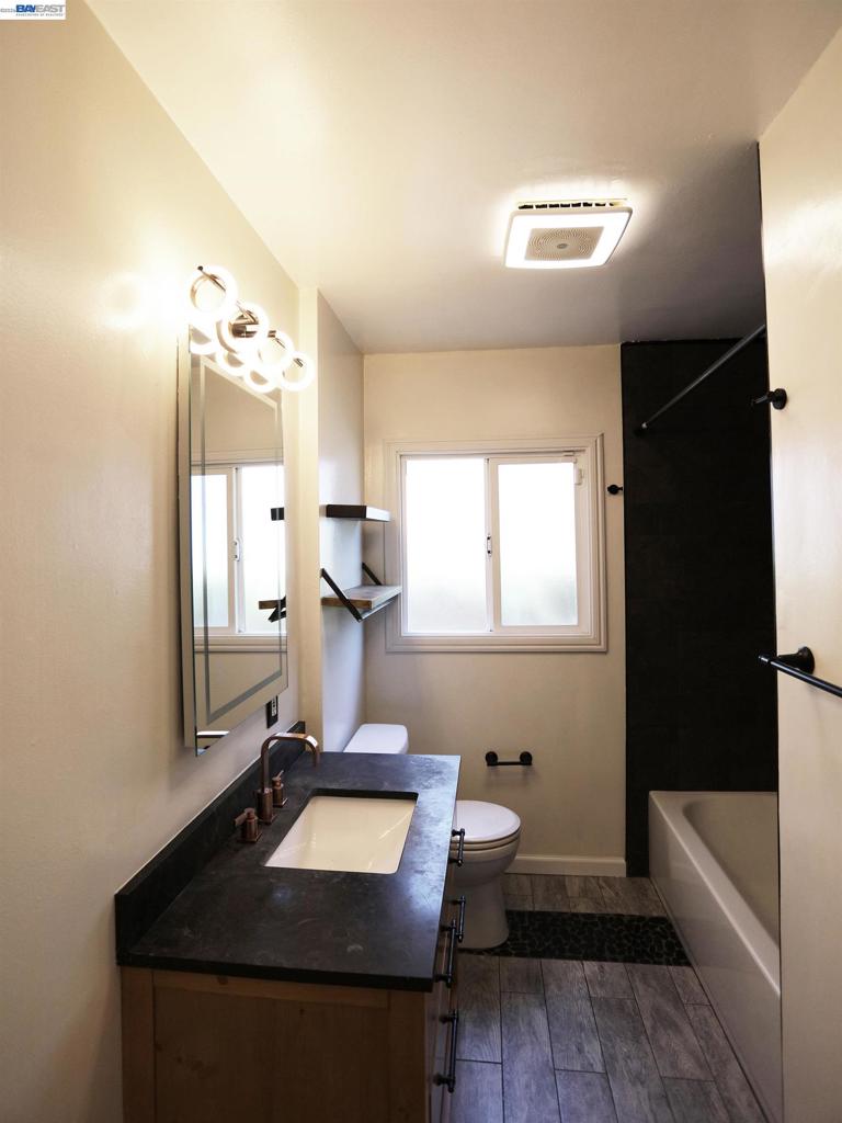 670 Estudillo Ave Property Photo 7