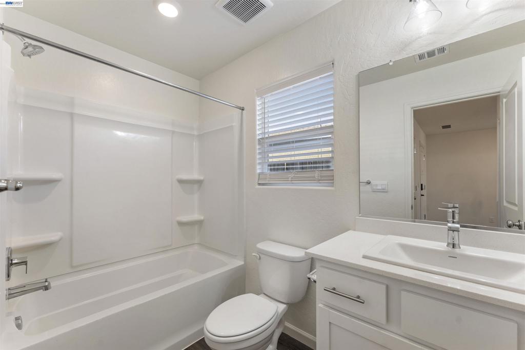 4577 Isabel Ct Property Photo 12