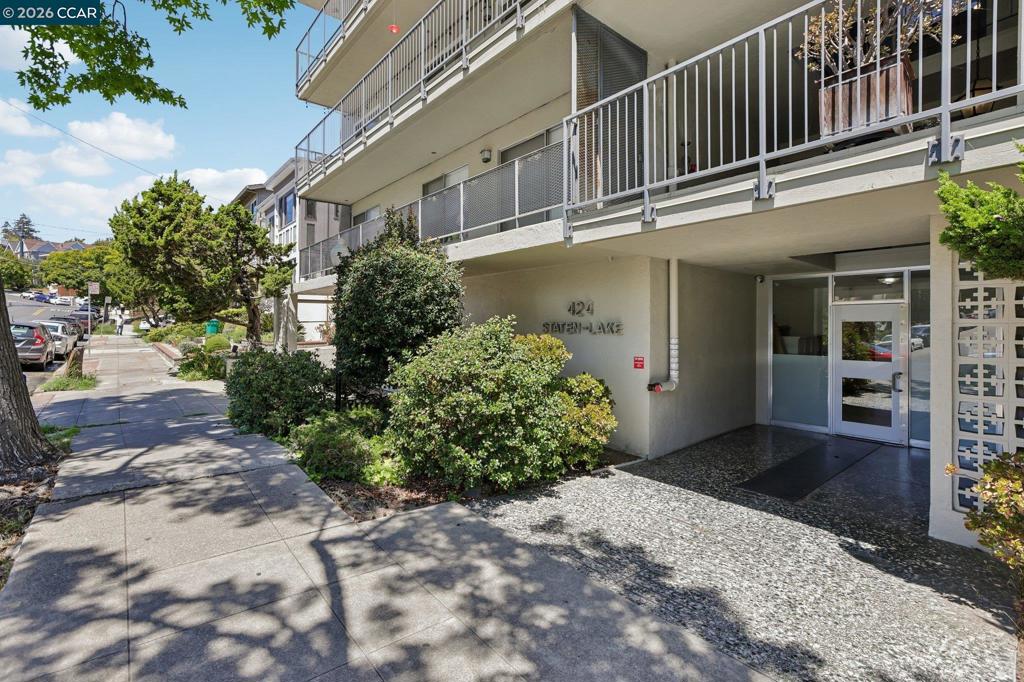 424 Staten 308 Property Photo 1