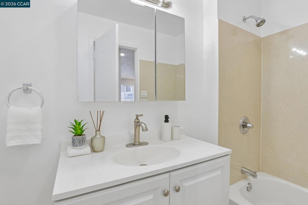424 Staten 308 Property Photo 17