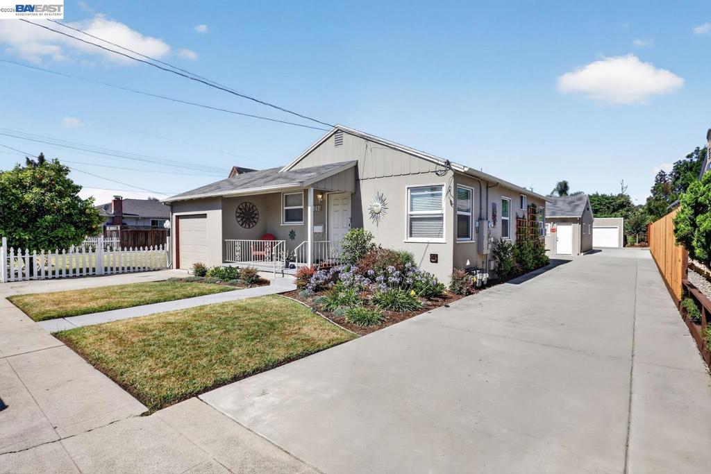 20843 Chester St Property Photo 1