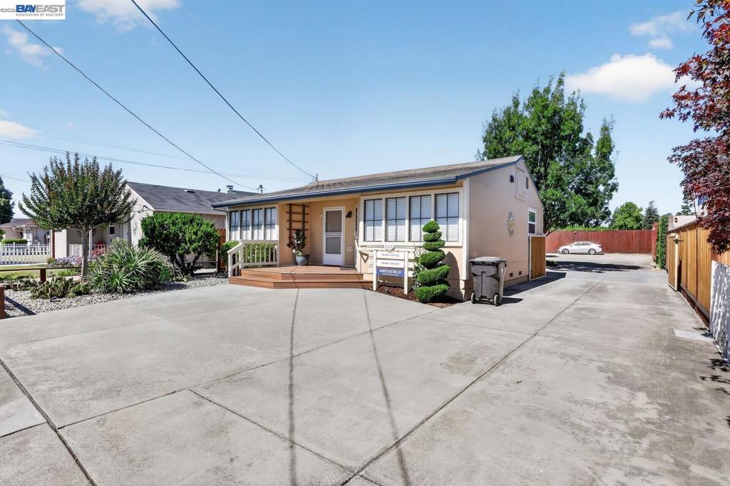 20835 Chester St Property Photo 1