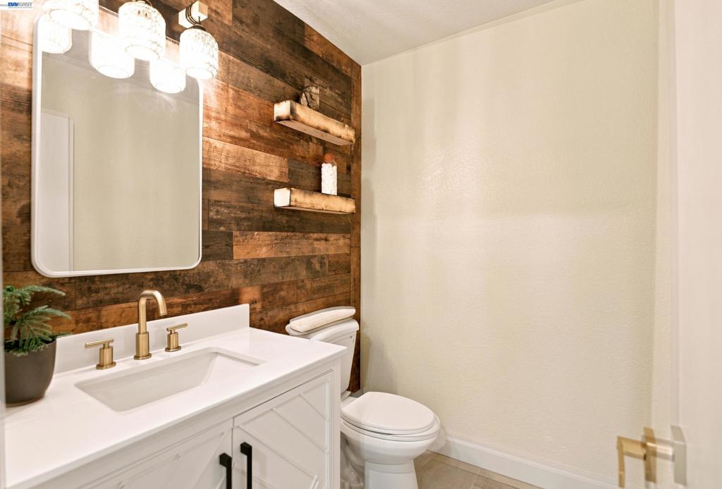 1084 Jamie Dr Property Photo 25
