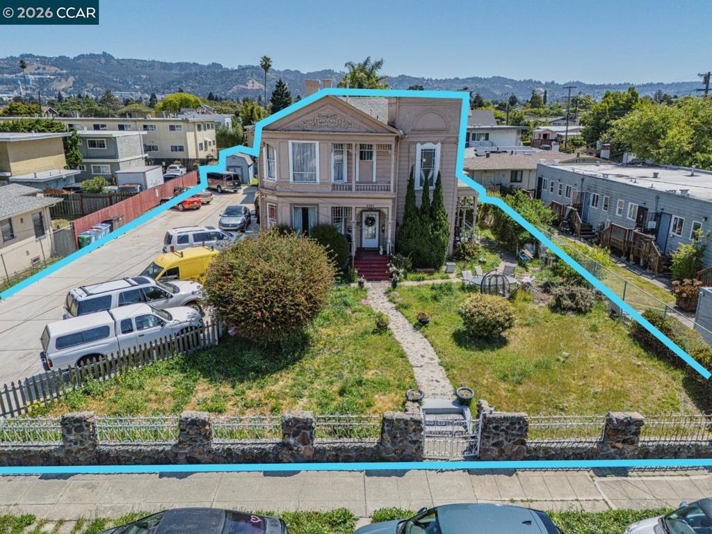 2925 Mabel St Property Photo 2