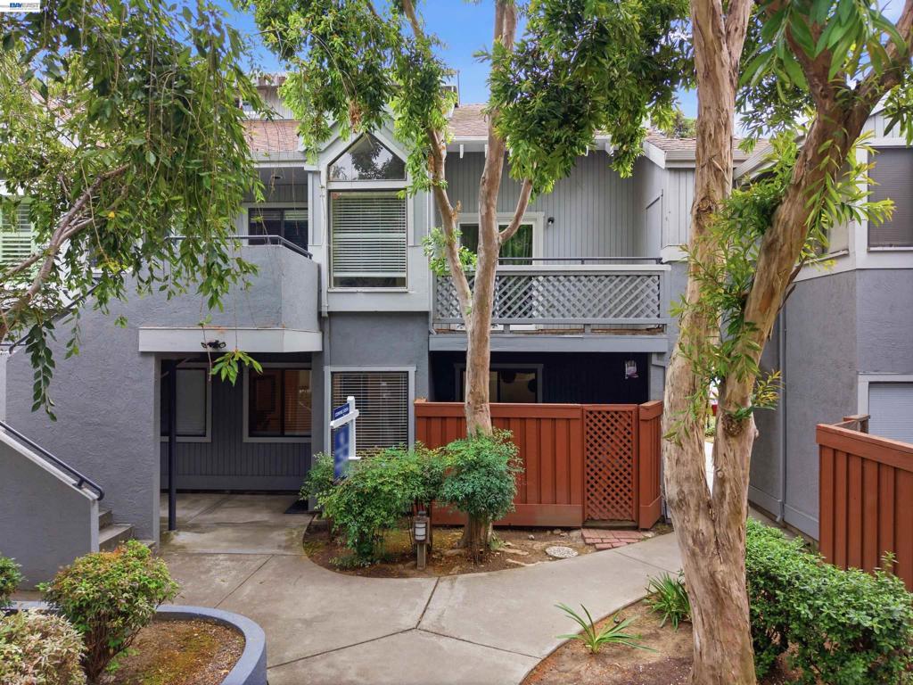 4664 Devonshire Cmn Property Photo 1