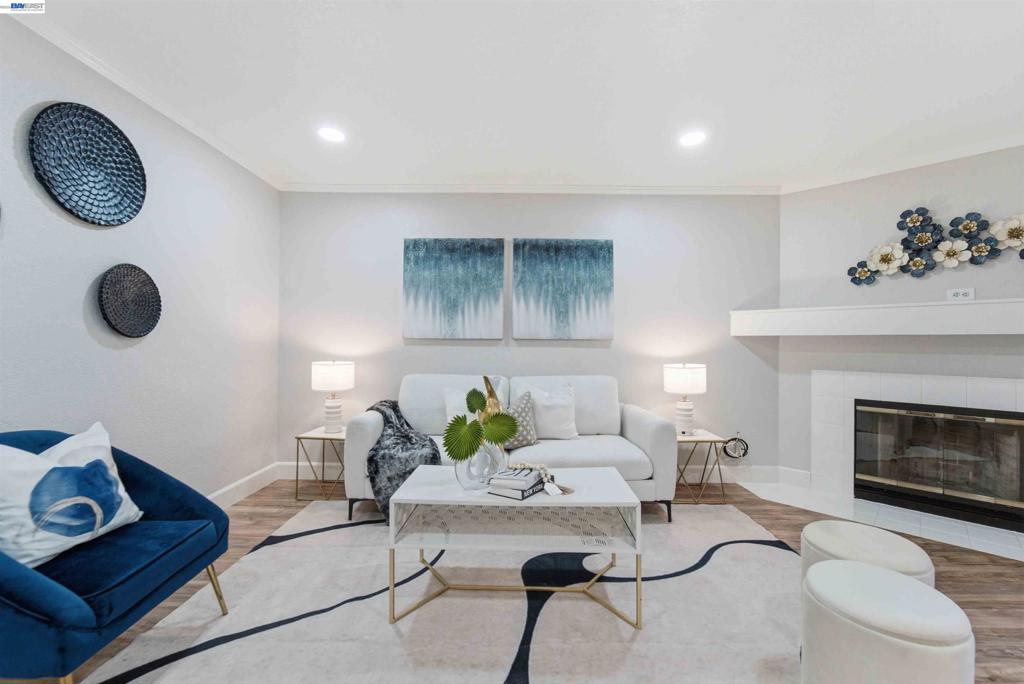 4664 Devonshire Cmn Property Photo 2