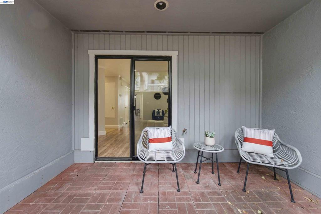 4664 Devonshire Cmn Property Photo 9
