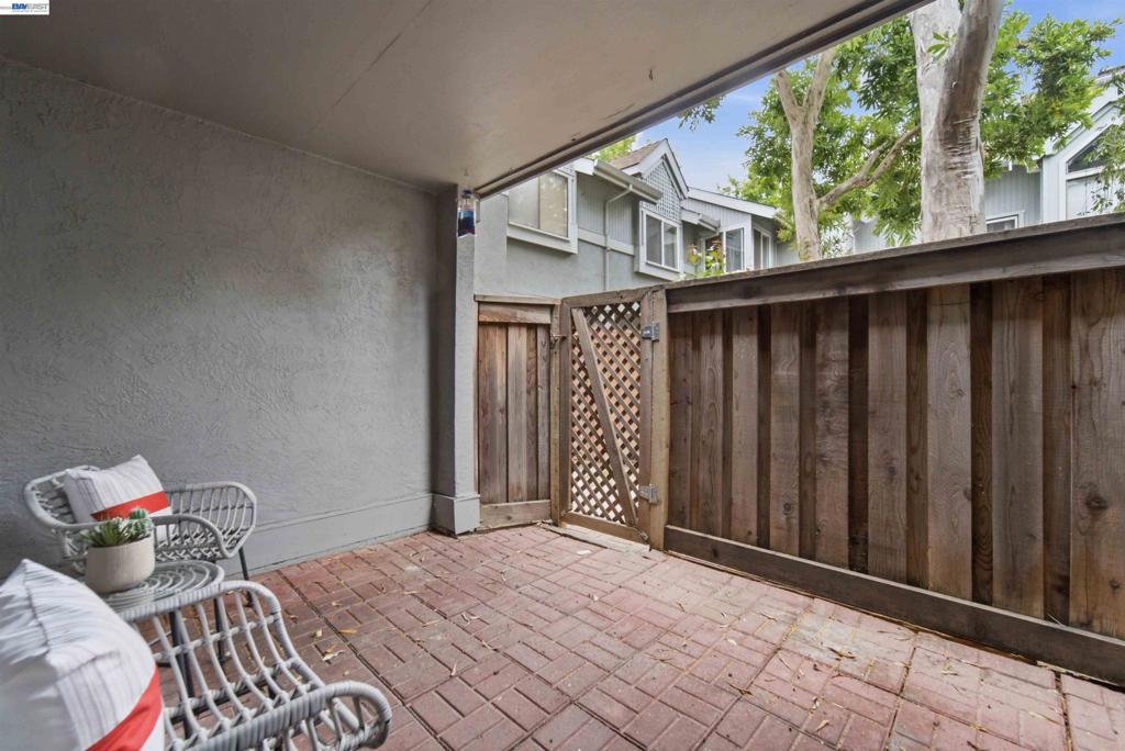 4664 Devonshire Cmn Property Photo 10