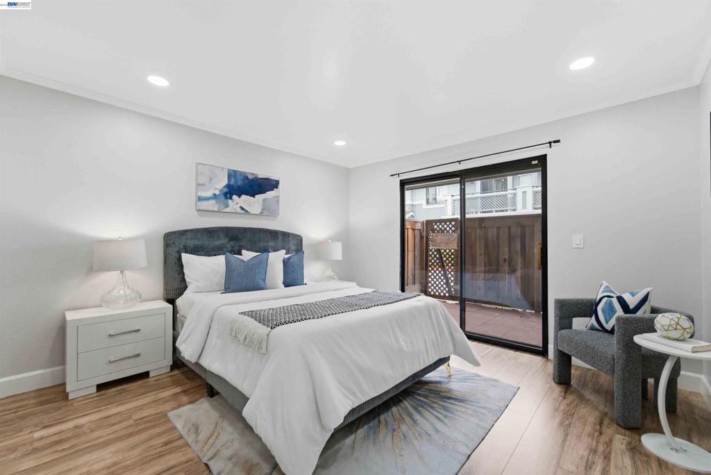 4664 Devonshire Cmn Property Photo 11