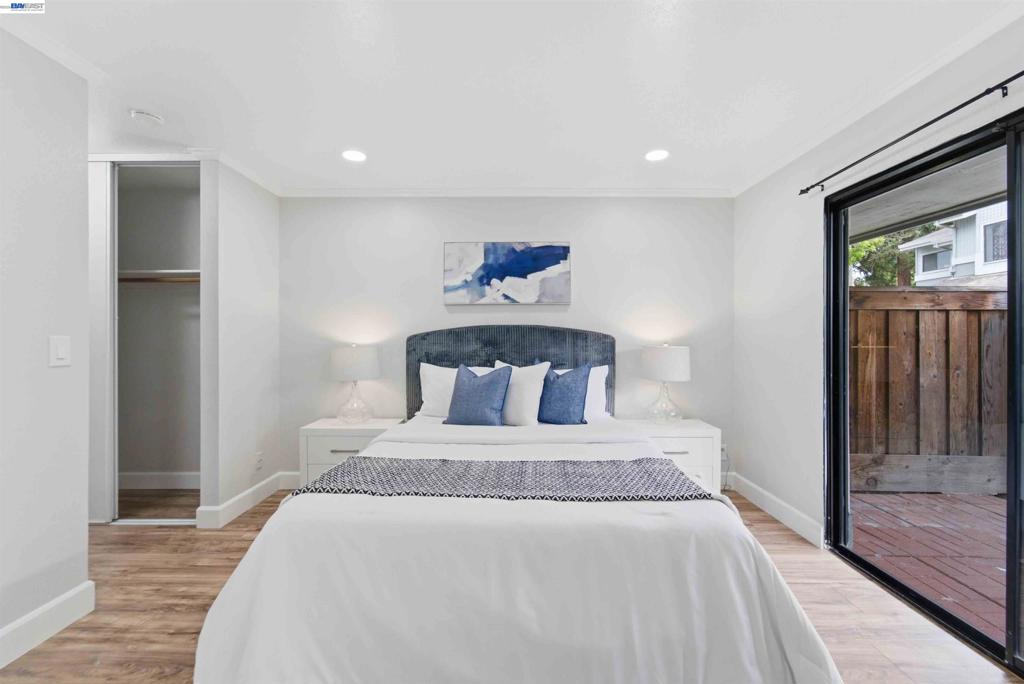 4664 Devonshire Cmn Property Photo 12