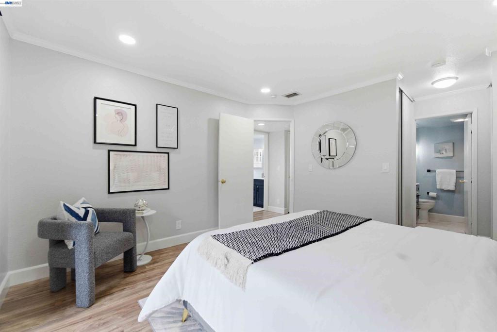 4664 Devonshire Cmn Property Photo 13