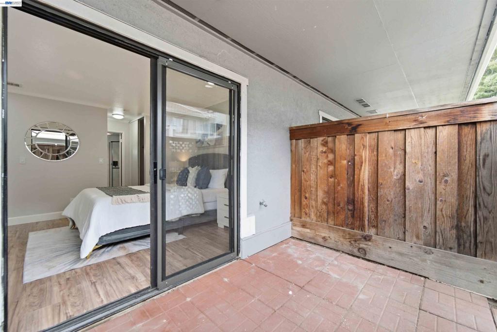 4664 Devonshire Cmn Property Photo 14