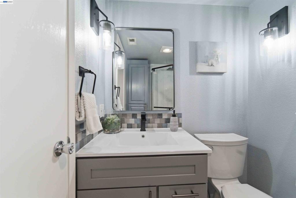4664 Devonshire Cmn Property Photo 15