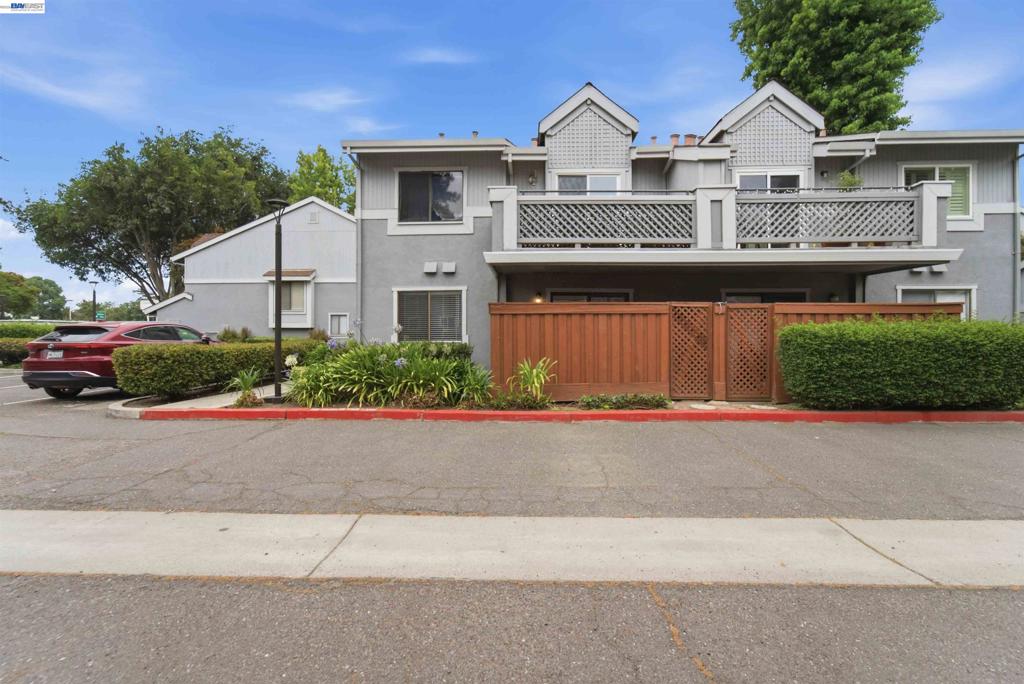 4664 Devonshire Cmn Property Photo 22