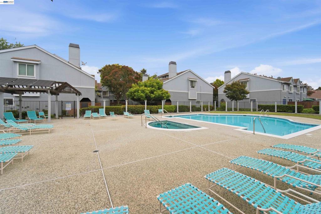 4664 Devonshire Cmn Property Photo 26