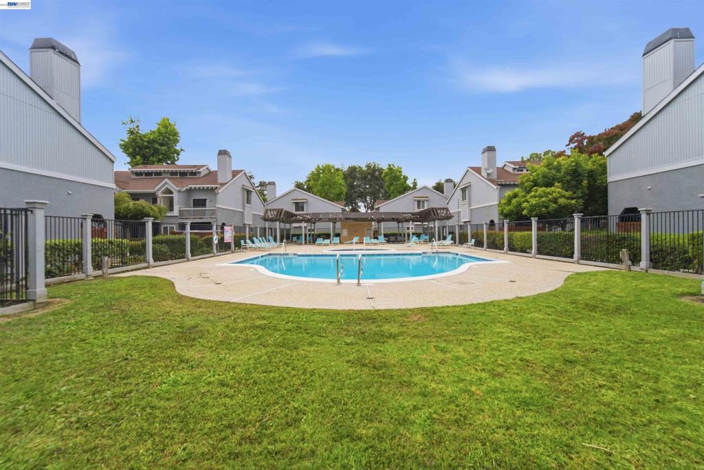 4664 Devonshire Cmn Property Photo 27