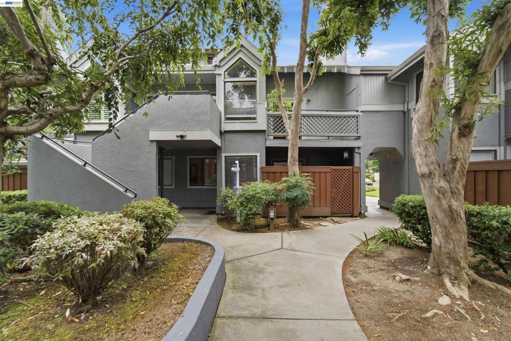 4664 Devonshire Cmn Property Photo 28