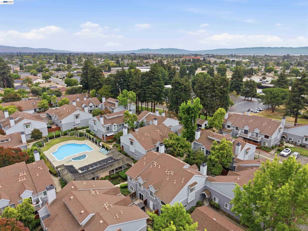 4664 Devonshire Cmn Property Photo 31