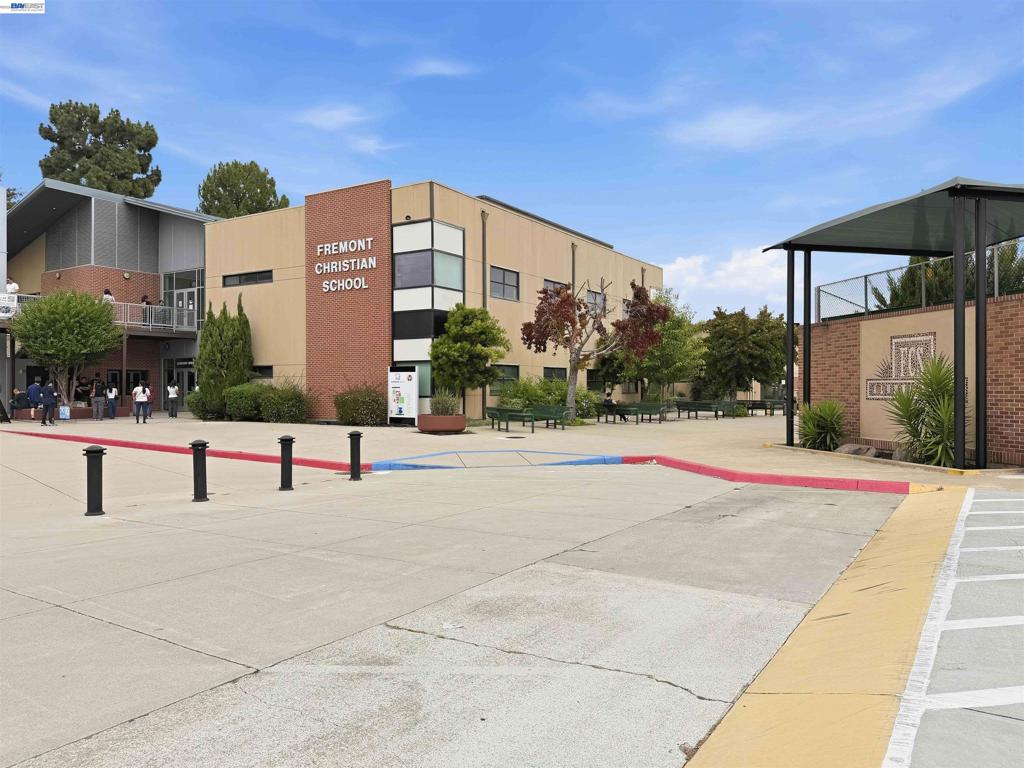4664 Devonshire Cmn Property Photo 35