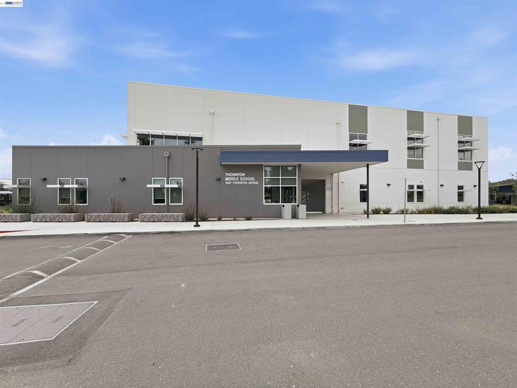 4664 Devonshire Cmn Property Photo 37